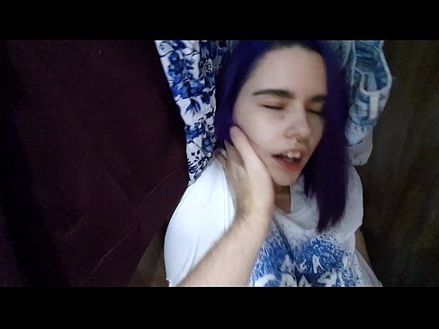 ❤️ Shkafda mening singlimni topib, unga yordam berdi ❤️❌ Anal videoda bizda